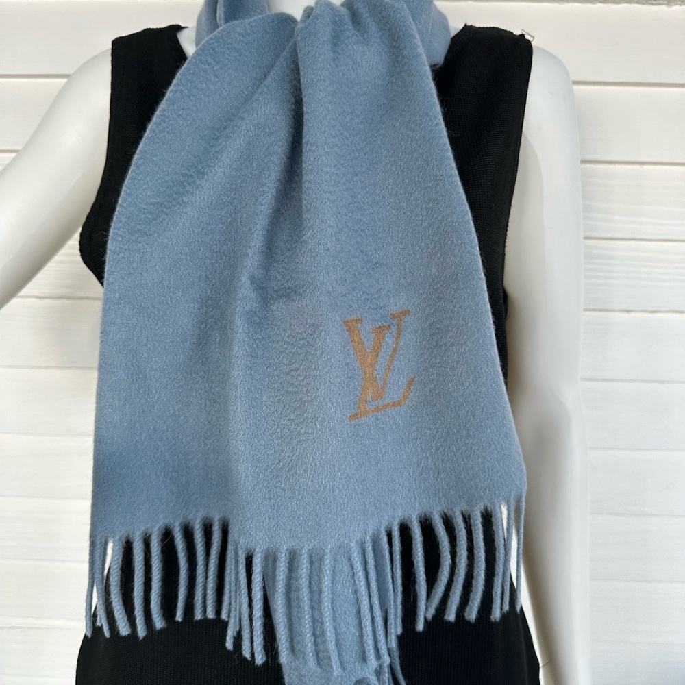 💙Authentic Louis Vuitton Blue Cashmere Scarf Stole super soft.  Great for men